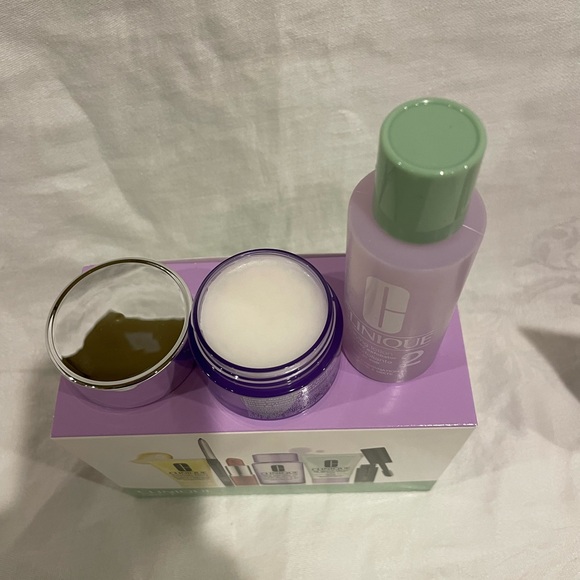 Clinique multi product set - Picture 7 of 13